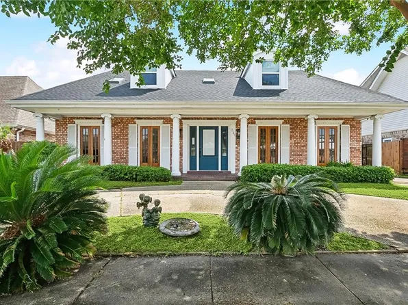 7141 Lake Barrington Dr, New Orleans, LA 70128