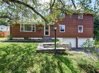 30 Pine Ridge Dr, Lee, MA 01238