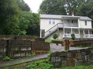 100 Mount Pleasant St #1, Derby, CT 06418