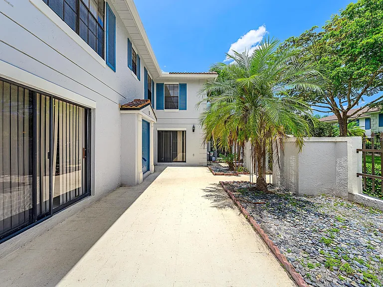 352 Prestwick Cir #1 — Photo 15