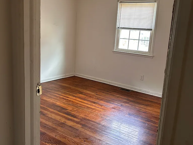 2100 W Florida St — Photo 9