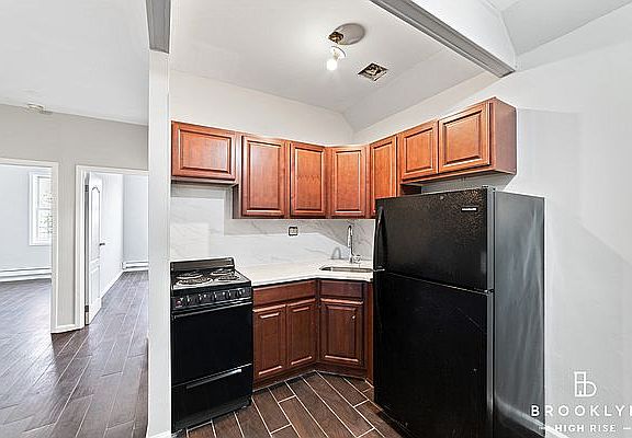4th image of 102 Martin L King Pl #4