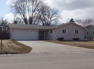 425 Brook Ave, Moorhead, MN 56560