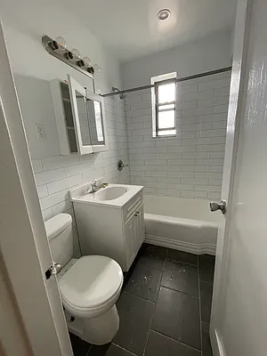 Rented by NYC LUXURY APT RENTALS CO LLC | media 30