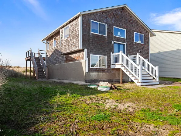 1210 NW Oceania Dr, Waldport, OR 97394