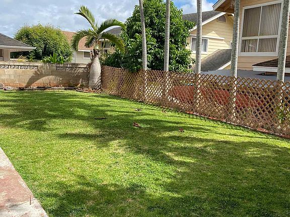 Spacious back yard for kids to play or to barbecue