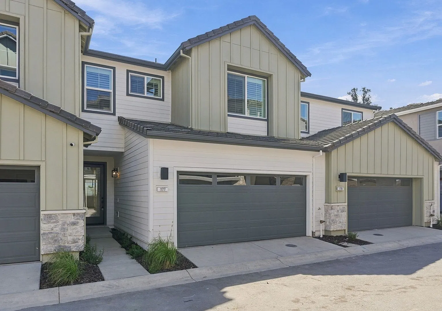 Brand-New 3BR/2.5BA Townhome in Riversound Community — Photo 2