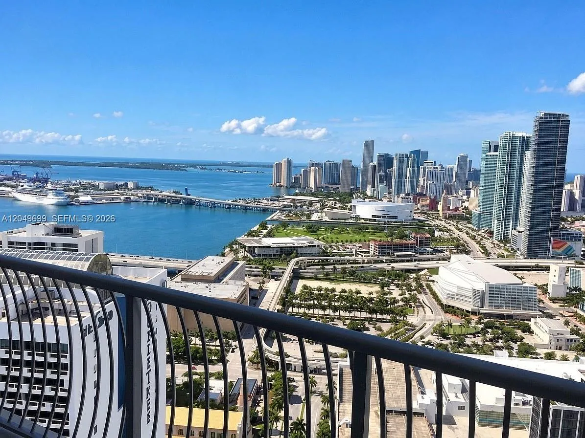 Opera Tower Condo — Photo 1