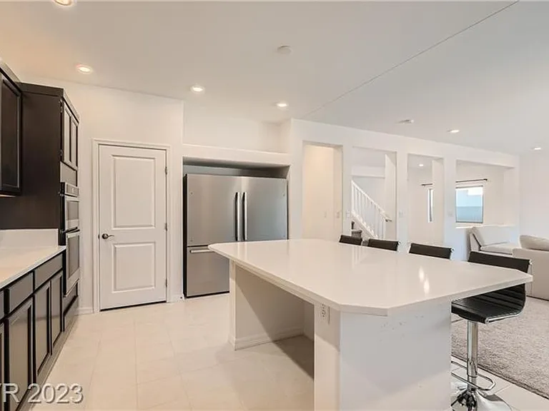 7037 Sunland Ave — Photo 3