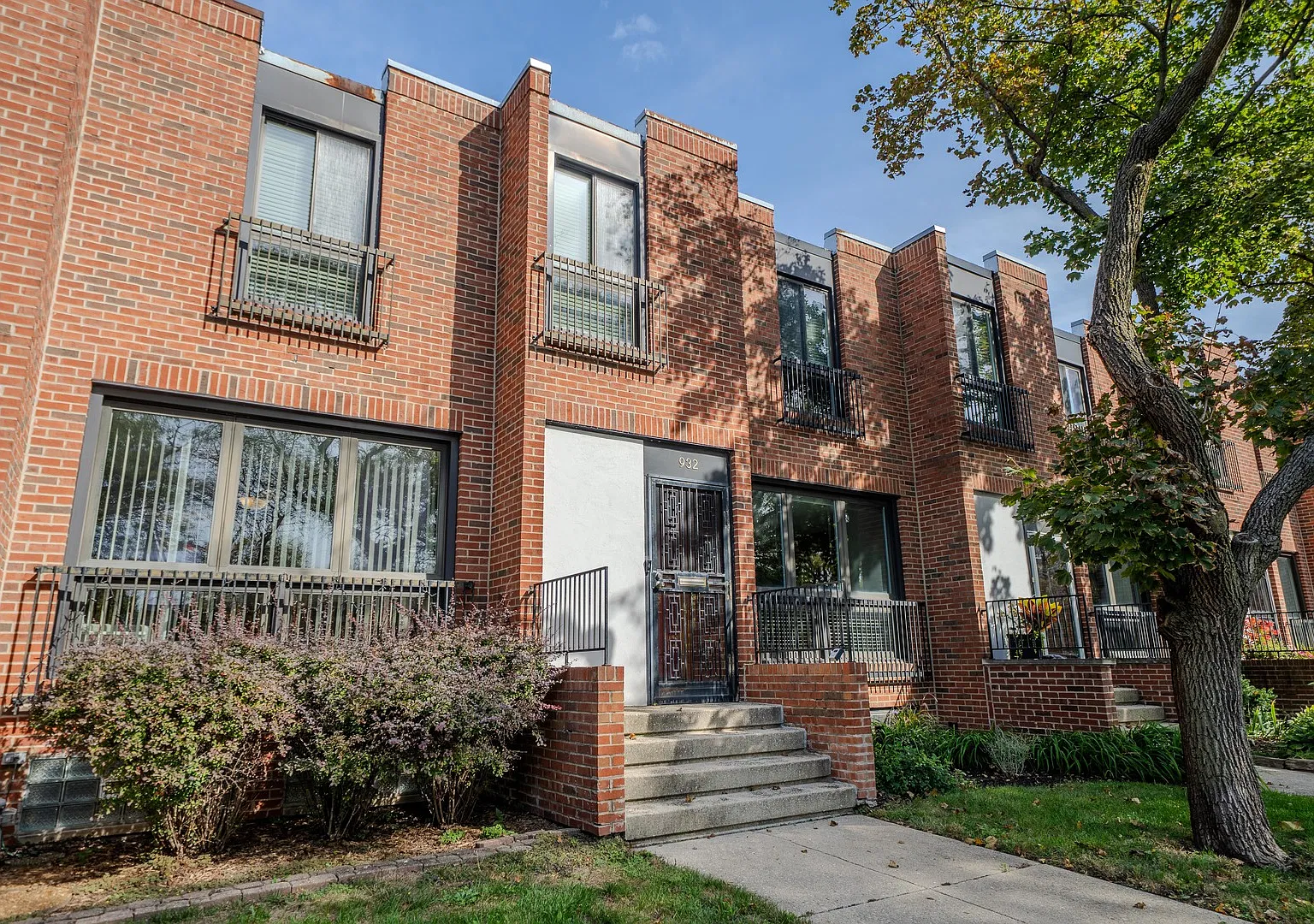 3 bed, 2.5 bath, 1543 sqft, $3,800 — Photo 1