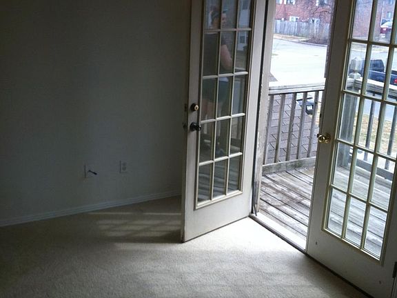 3rd image of 824 W Melmar Dr