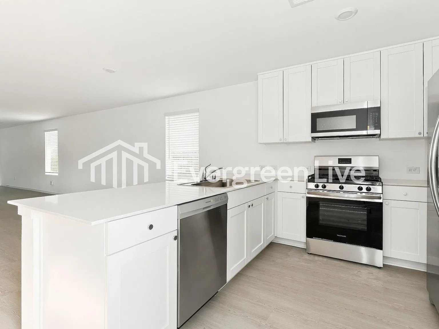 3 bed, 2.0 bath, 1411 sqft, $1,460 — Photo 4