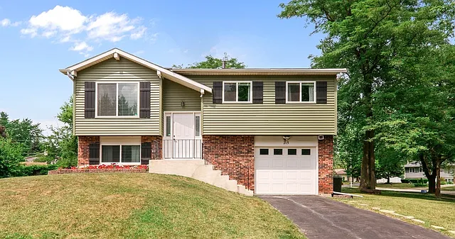215 Monterey Ct photo 1