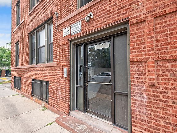 2nd image of 814-820 E 67th St #814-1