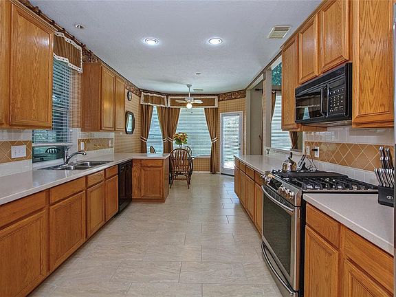 3rd image of 14414 Summerwood Lakes Dr