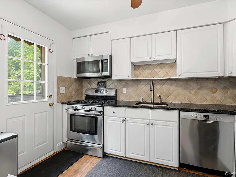 20 Walnut St — Photo 9