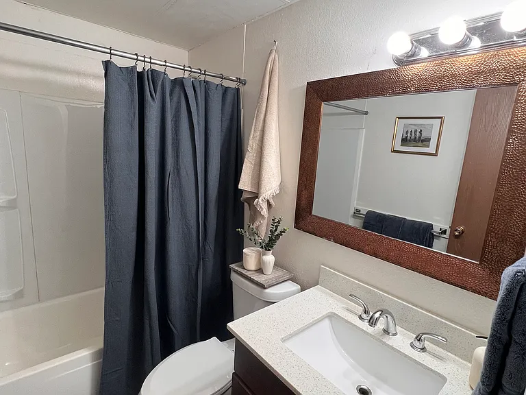 825 E 7th St #6 — Photo 6