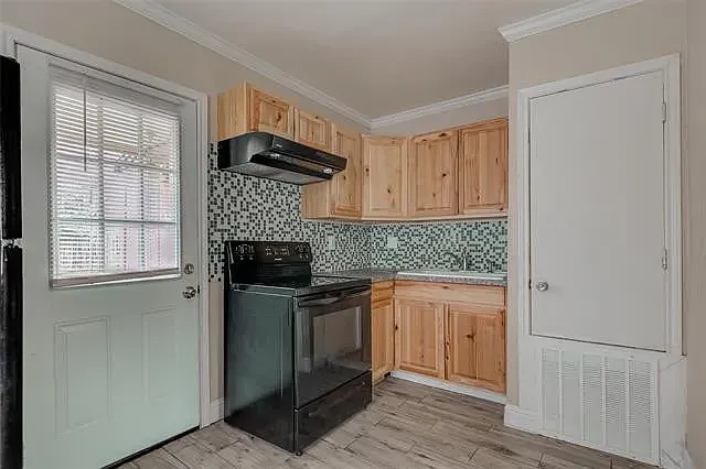 2 bed, 650 sqft, $1,500 — Photo 2