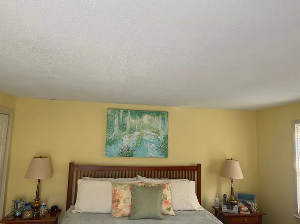 28 Chilmark Dr, East Falmouth, MA 02536