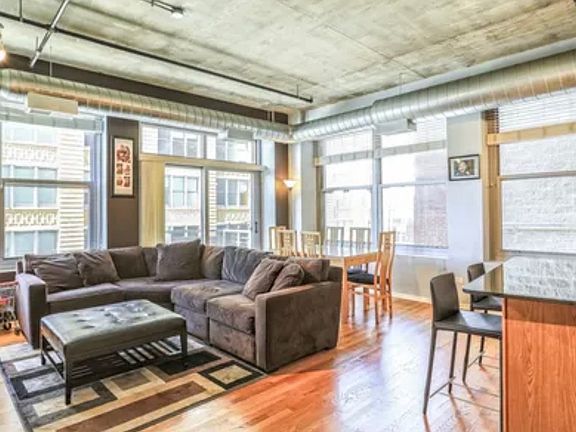 2nd image of 933 W Van Buren St APT 317