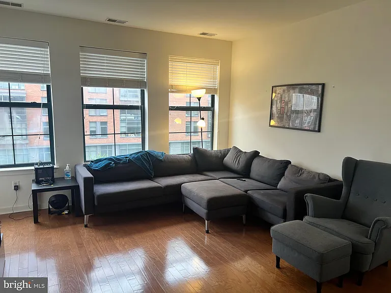 3201 Saint Paul St #415 — Photo 3
