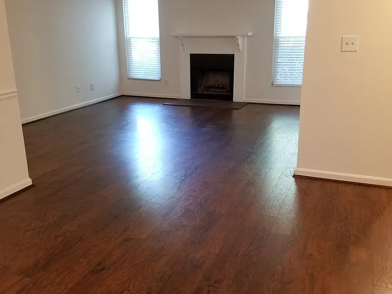125 Sterling Ct — Photo 2