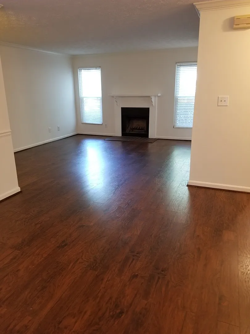 Building Photo - 125 Sterling Ct
