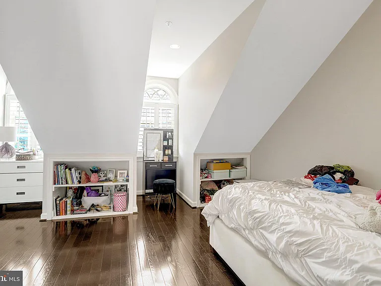 422 Pendleton St — Photo 40