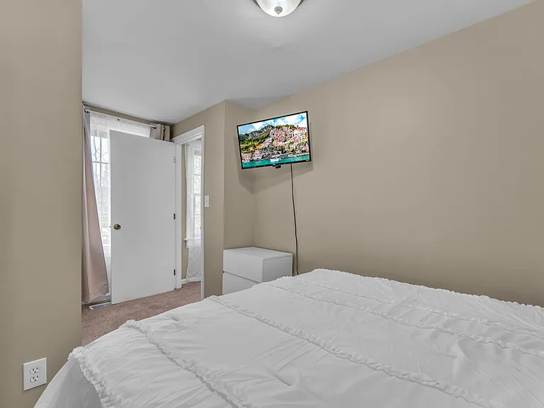 206 Princess Anne St — Photo 17