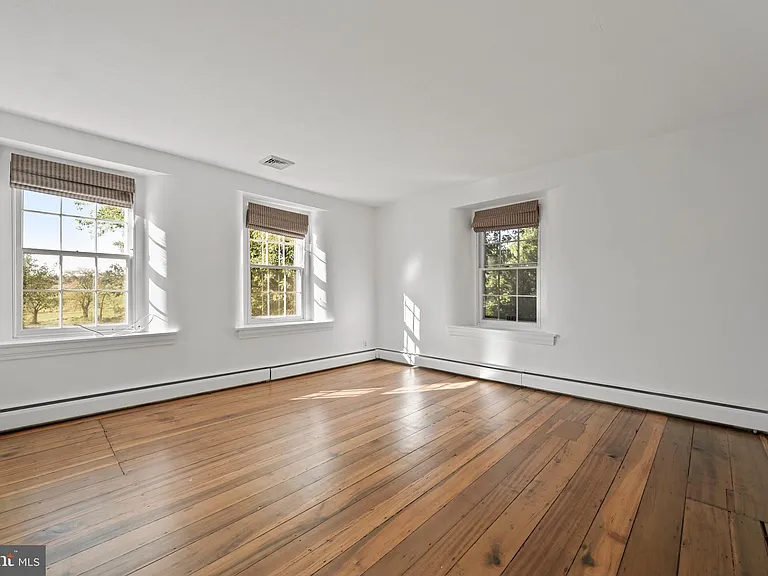 1025 N Chatham Rd — Photo 19