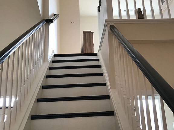 4th image of 801 S Greenbrier St APT 408