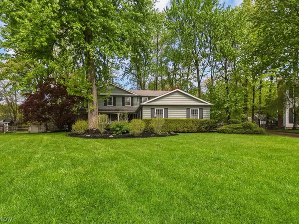 520 Kimerly Ct, Bay Village, OH 44140