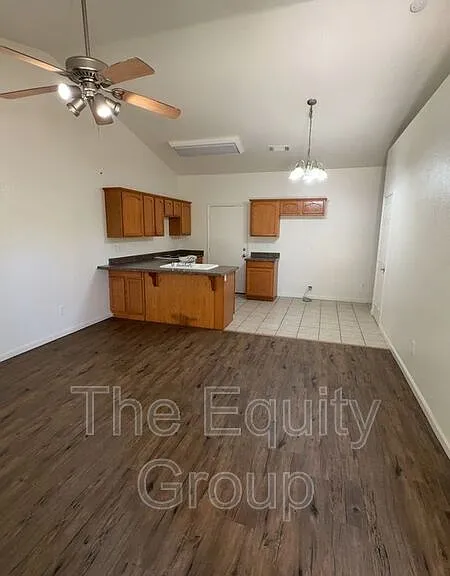1319 S Crowe St #B — Photo 4