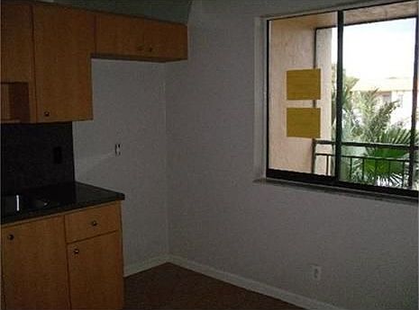 5th image of 359 Lakeview Dr APT 202