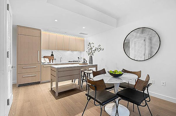 1st image of 500 W 45th St #323