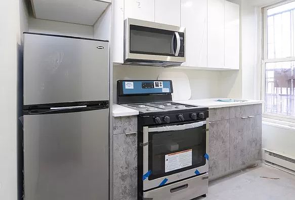 1st image of 185 Hull St Floor 3