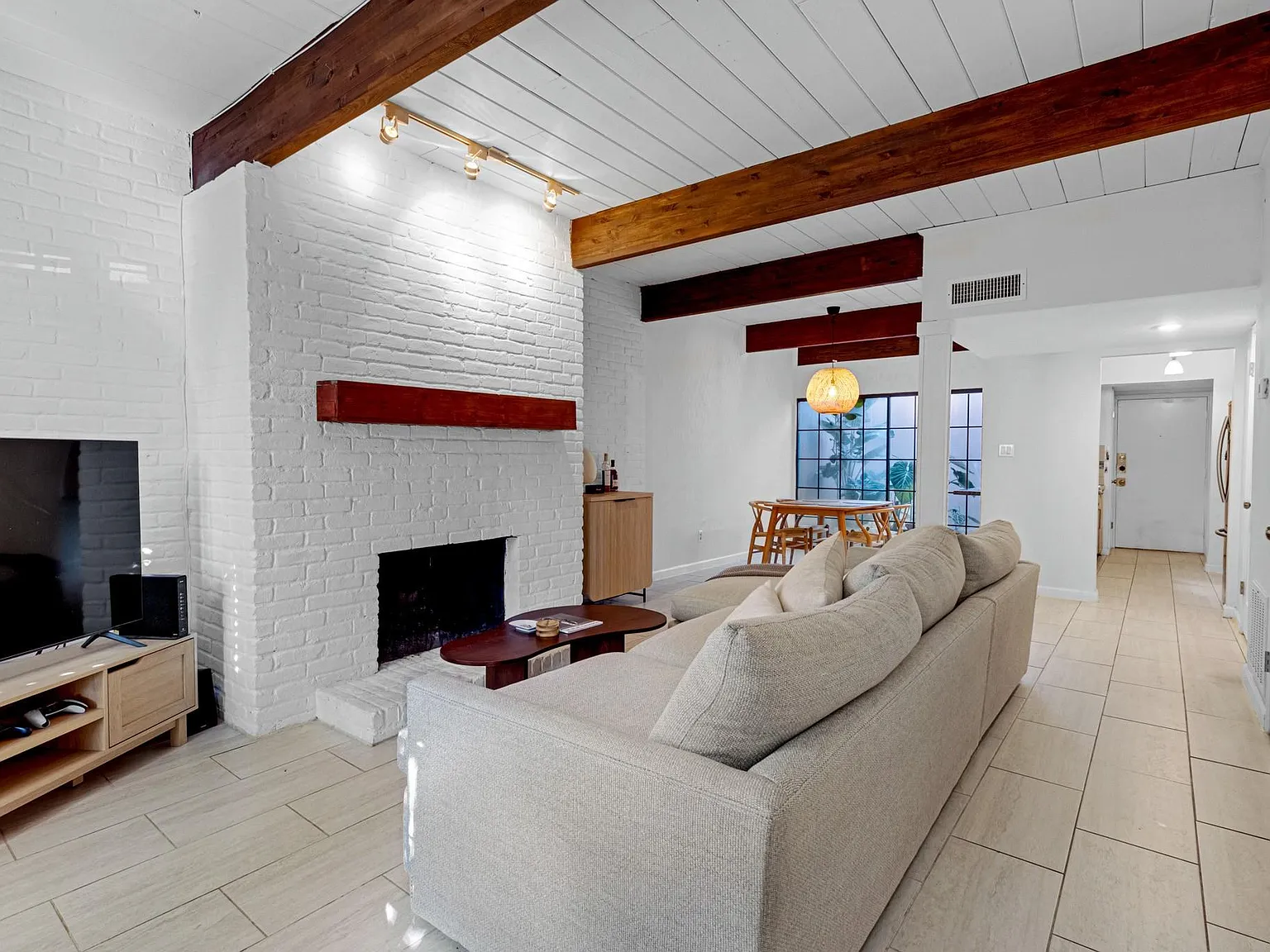 2 bed, 2.5 bath, 1432 sqft, $2,500 — Photo 3