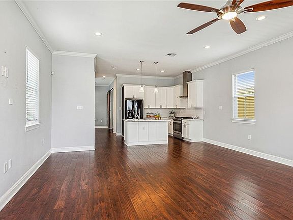 3rd image of 6330 Mandeville St