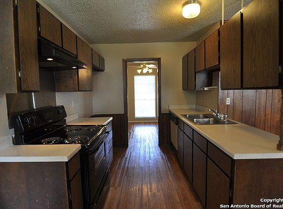 5th image of 7122 Walnut Trce