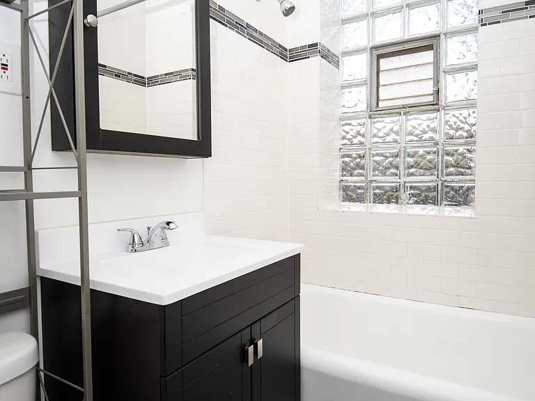 3703 N Hoyne Ave #3 — Photo 13