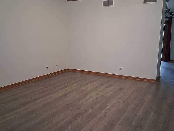 4th image of 818 Washington St