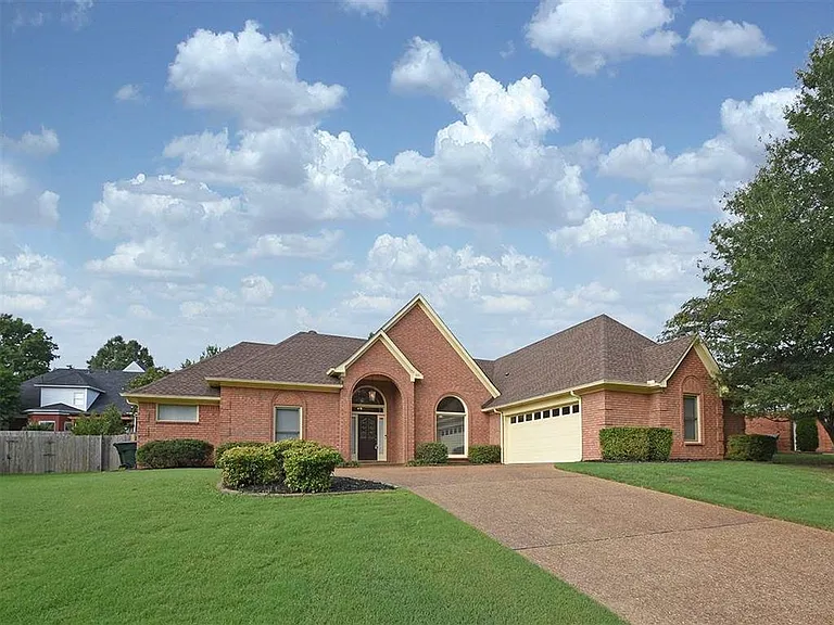 605 Alexandria Dr — Photo 14