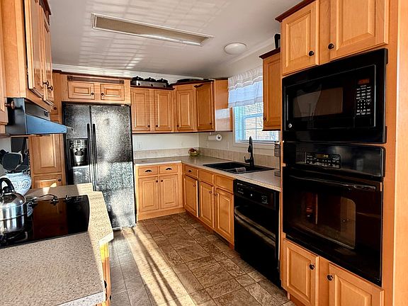 4th image of 98 New County Road