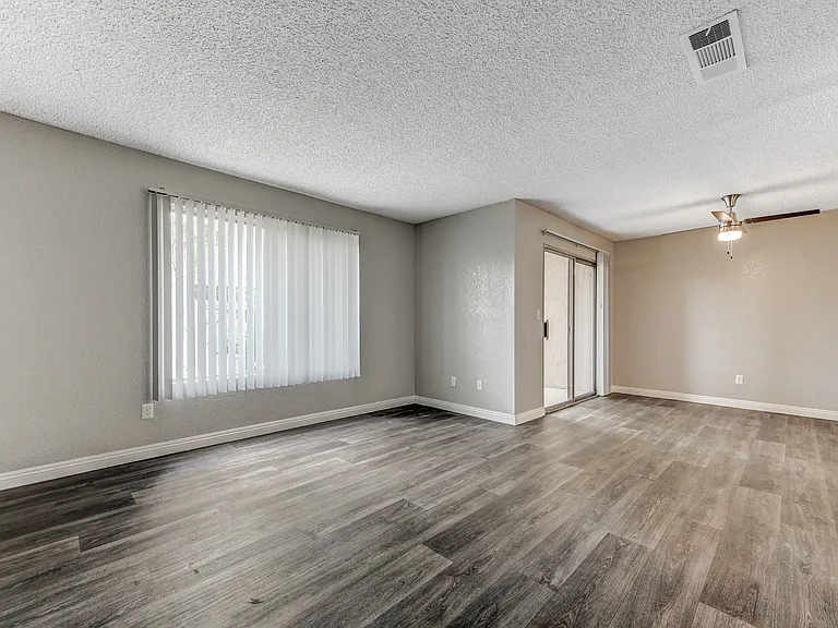 Desert Bay Apartments — Photo 8