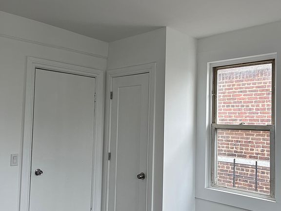 4th image of 22-31 Brookhaven Ave #2