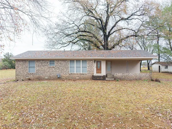 2202 N River Rd, Lavaca, AR 72941