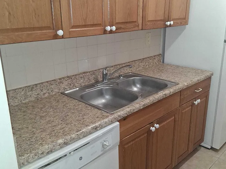 1080 N Benoist Farms Rd #204 — Photo 10
