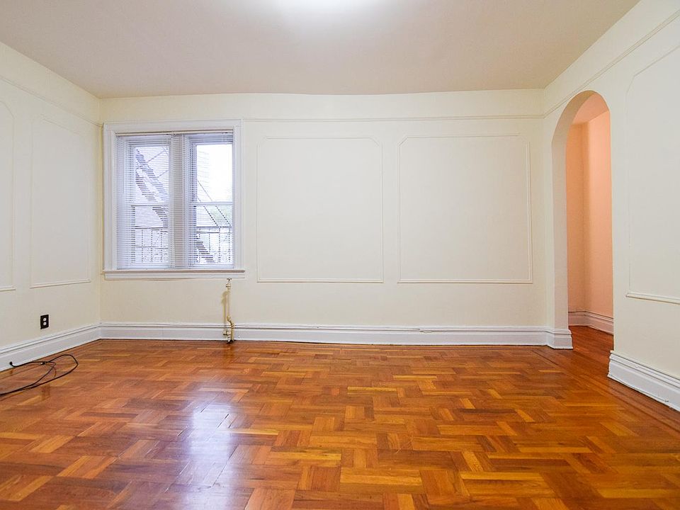 2nd image of 5915 Kennedy Blvd E APT D2