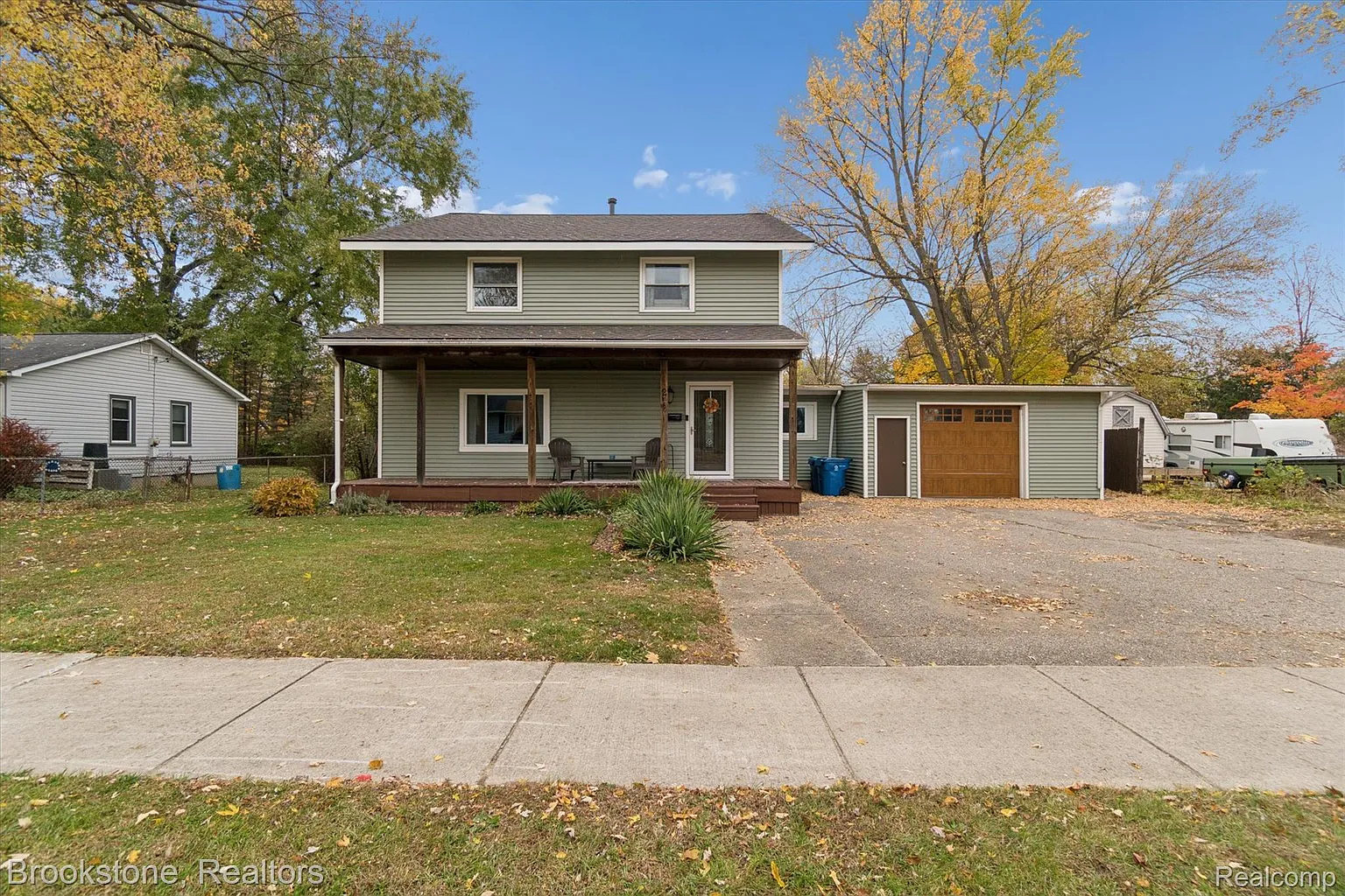 212 Airport Dr photo 1