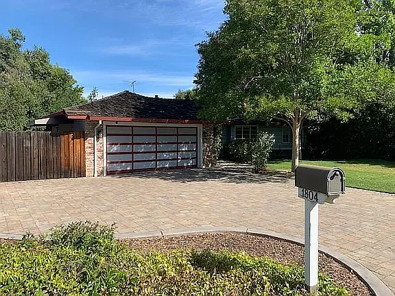 3 bed, 1636 sqft, $7,200 — Photo 3